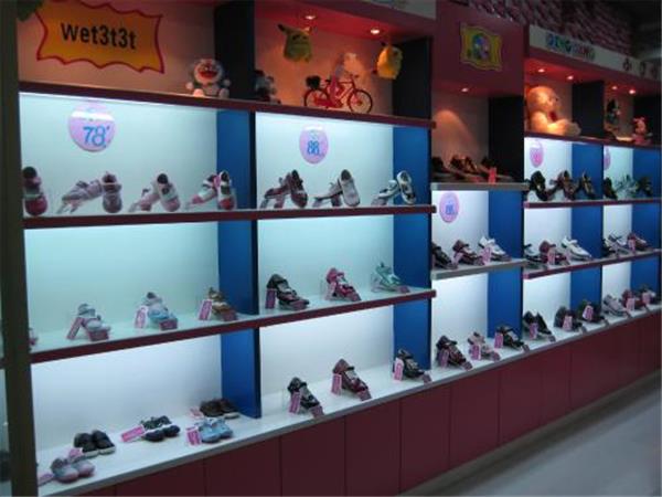 小叮当时尚童装店铺展示