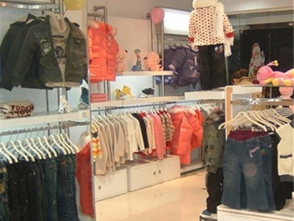 拉童木时尚童装店铺展示