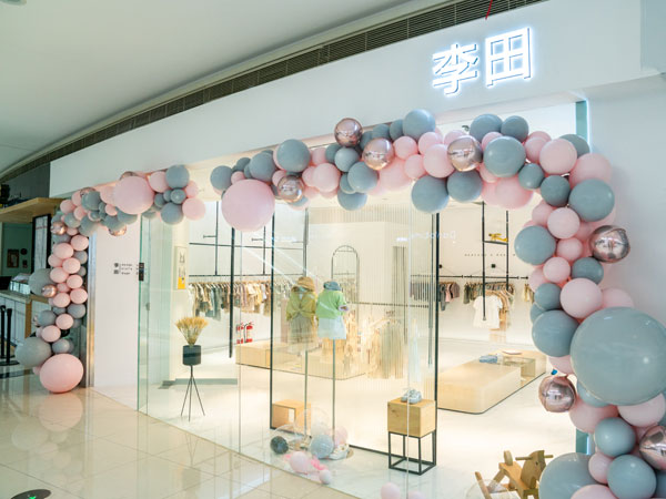 李田时尚童装店铺展示