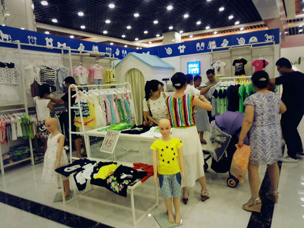 米奇城堡时尚童装店铺展示