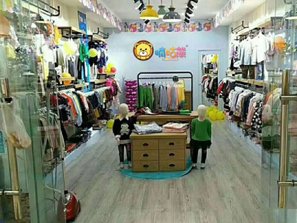 嘀咕熊时尚童装店铺展示