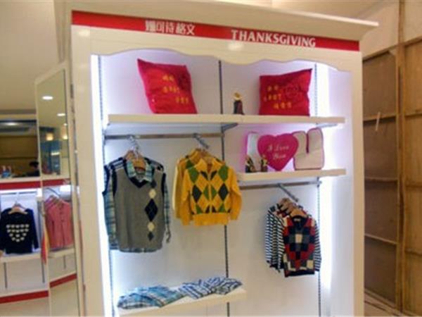 姗可诗格文时尚童装店铺展示