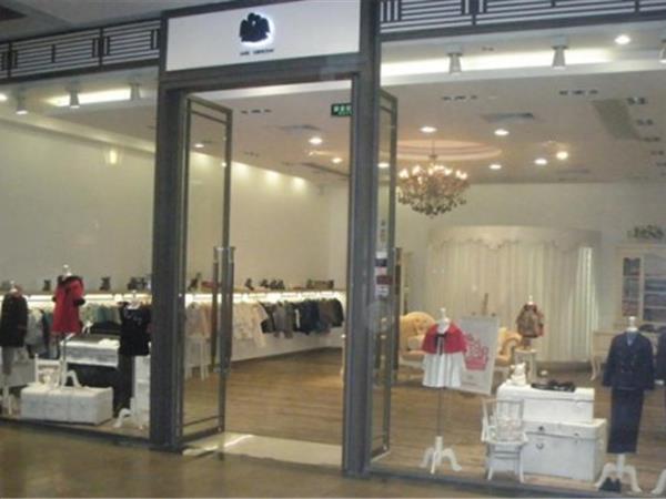 威格璐丝时尚童装店铺展示