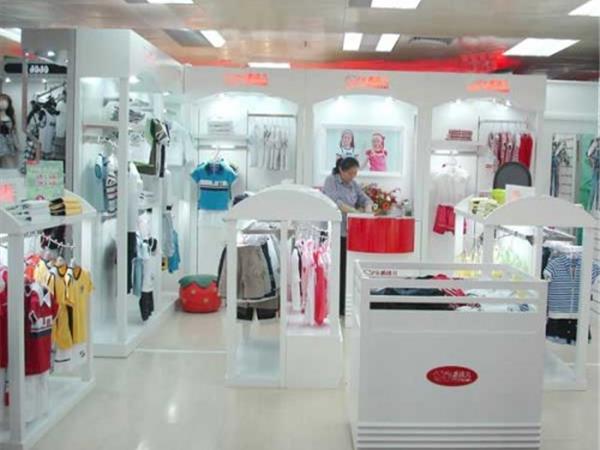 美孩儿青少年装店铺展示