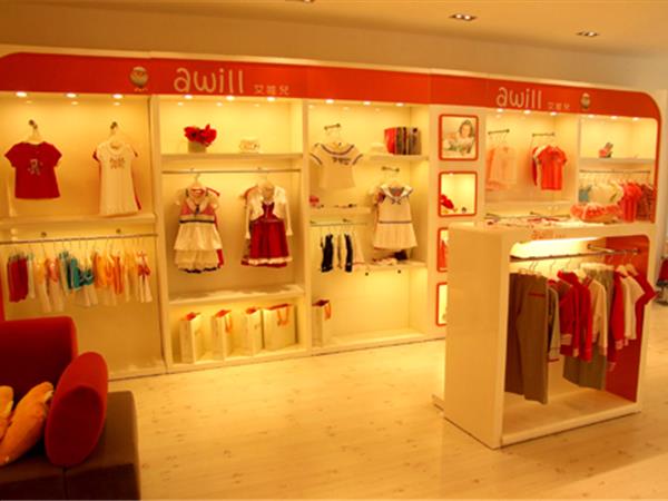 艾唯儿时尚童装店铺展示