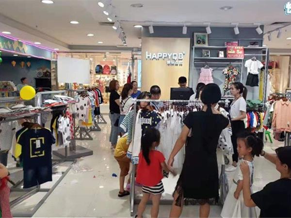 快乐丘比青少年装店铺展示
