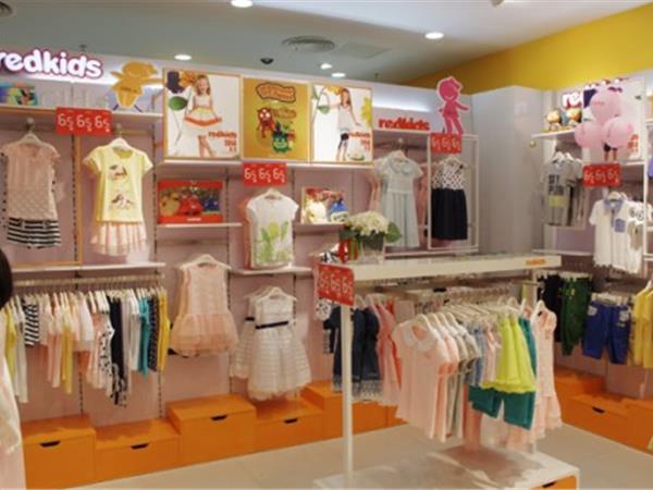 redkids时尚童装店铺展示