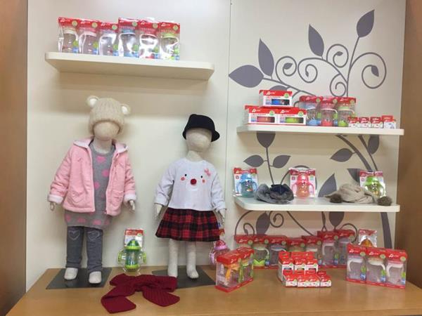 咔咔小象时尚童装店铺展示