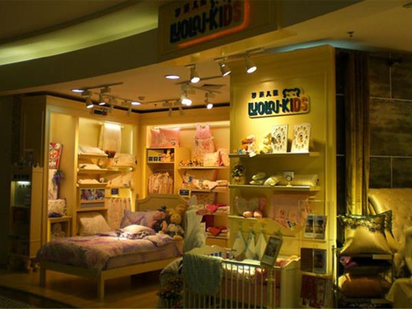 罗莱儿童婴童装店铺展示