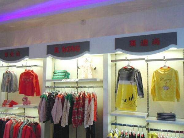 莱迪尚青少年装店铺展示