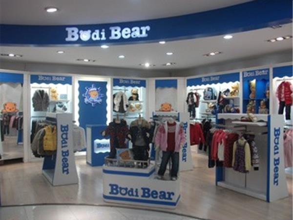 柏迪小熊时尚童装店铺展示