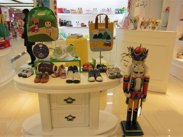 费尔的王子童鞋店铺展示