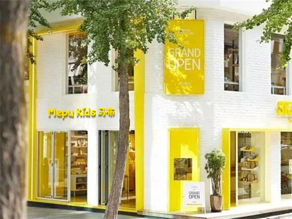 马布时尚童装店铺展示