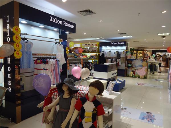 加伦好青少年装店铺展示
