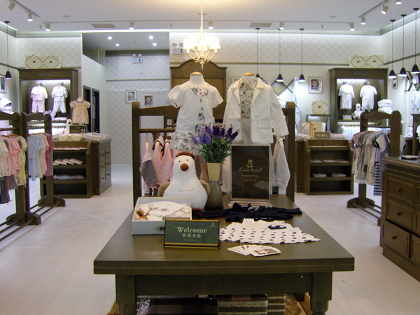 路易·迪高婴童装店铺展示