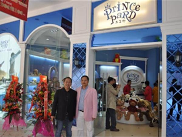 太子豹童鞋店铺展示