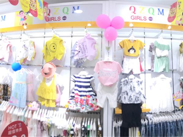七仔七妹时尚童装店铺展示