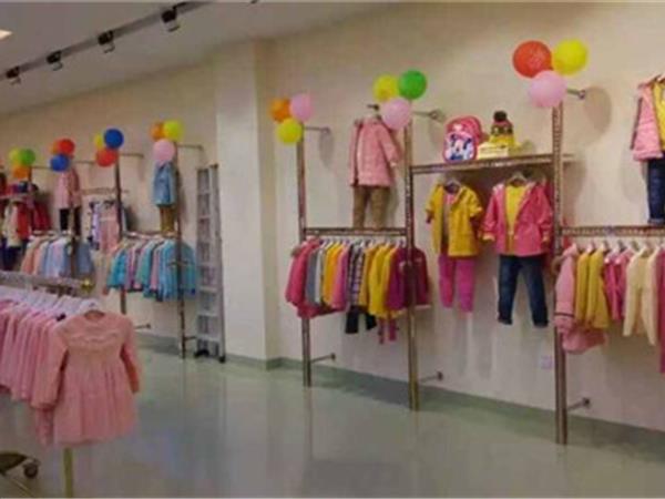 萨米奇时尚童装店铺展示