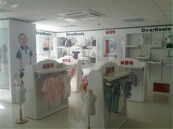 迪酷啦时尚童装店铺展示