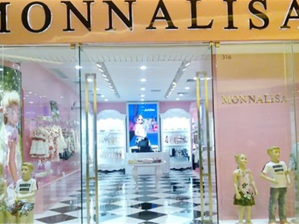 蒙娜丽莎时尚童装店铺展示