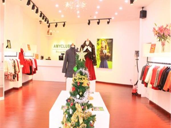 爱美汇时尚童装店铺展示