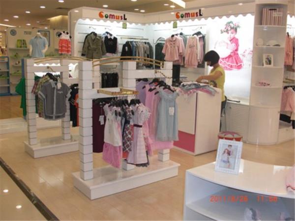 哥曼诗婴童装店铺展示