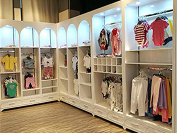 奥米多韩版童装店铺展示