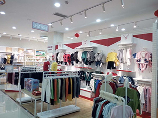 小鲨诺拉时尚童装店铺展示