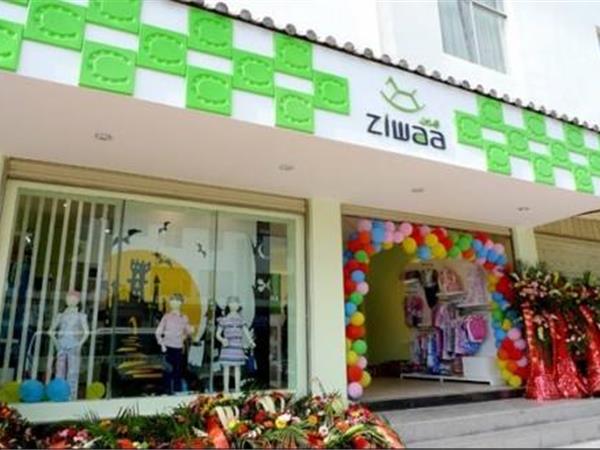 小木马时尚童装店铺展示
