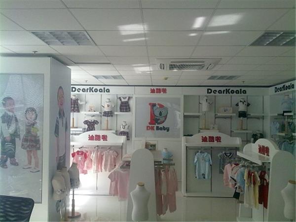 迪酷啦时尚童装店铺展示