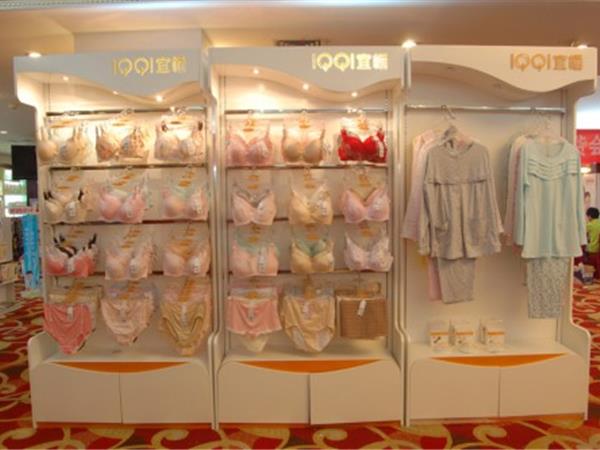 宜栖亲子装店铺展示