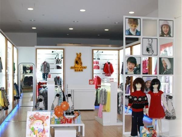 快乐斑马时尚童装店铺展示