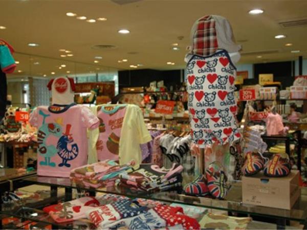 祺村普青少年装店铺展示
