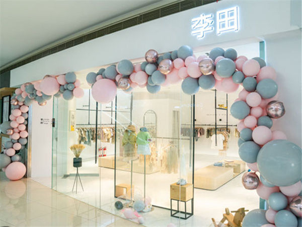 李田时尚童装店铺展示