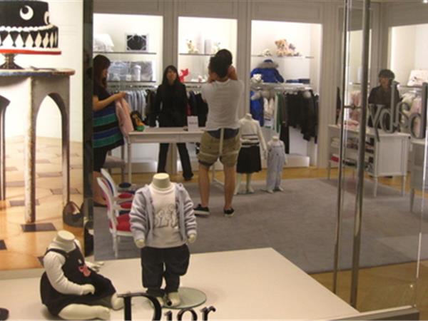克里斯汀·迪奥青少年装店铺展示