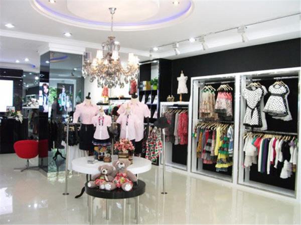 卡拉贝贝青少年装店铺展示
