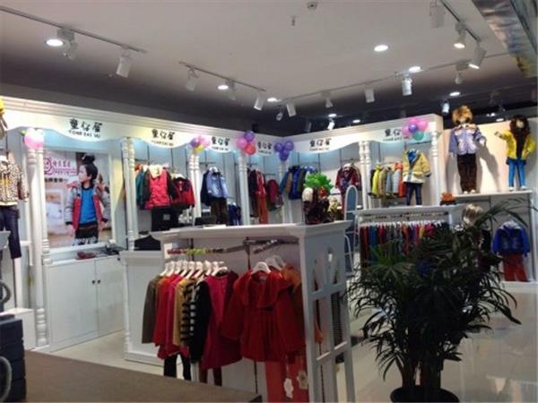 童仔屋时尚童装店铺展示