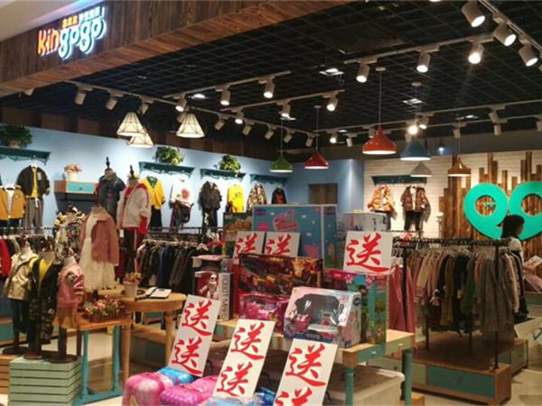 金果果韩版童装店铺展示