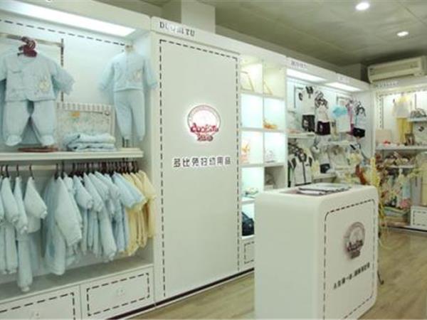多比兔婴童装店铺展示