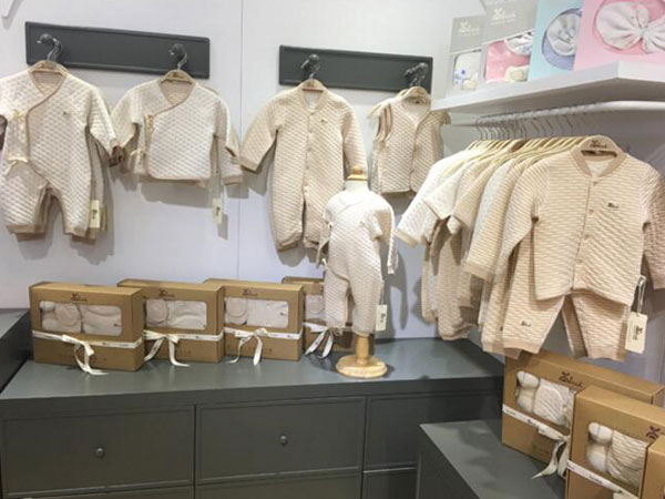 尚芭蒂婴童装店铺展示