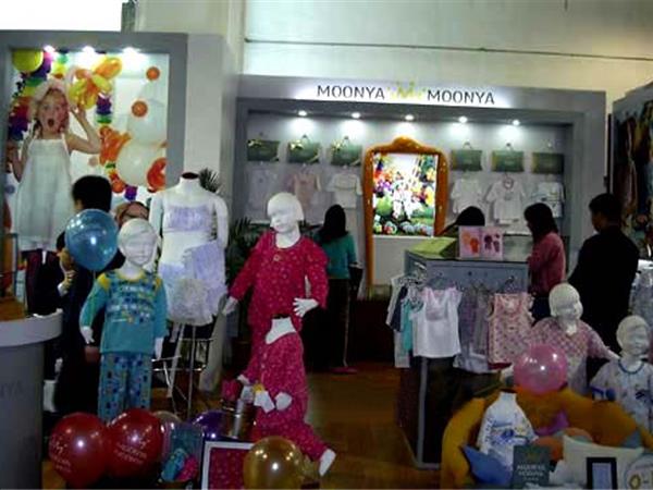 MOONYAMOONYA时尚童装店铺展示