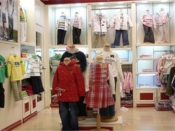 七彩童话青少年装店铺展示