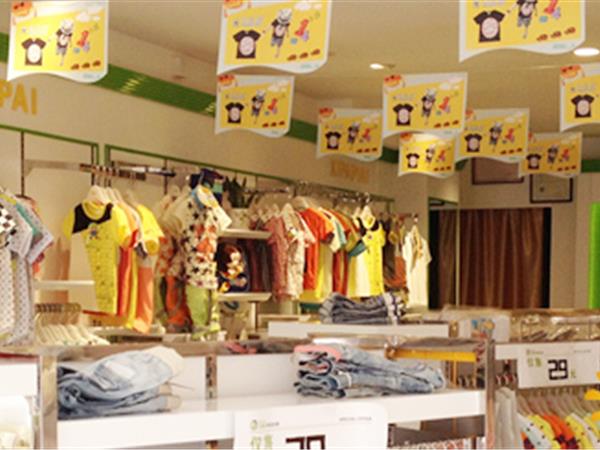 喜拍拍青少年装店铺展示